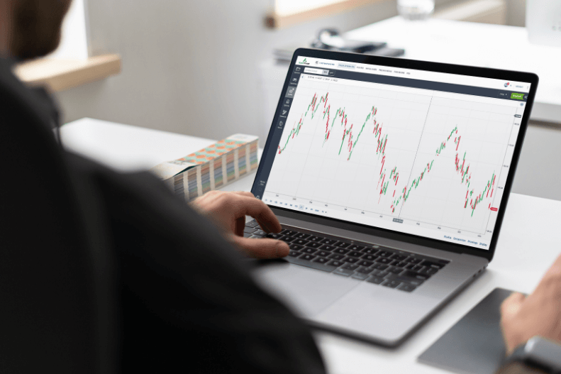 banner-man-checking-charts-on-computer